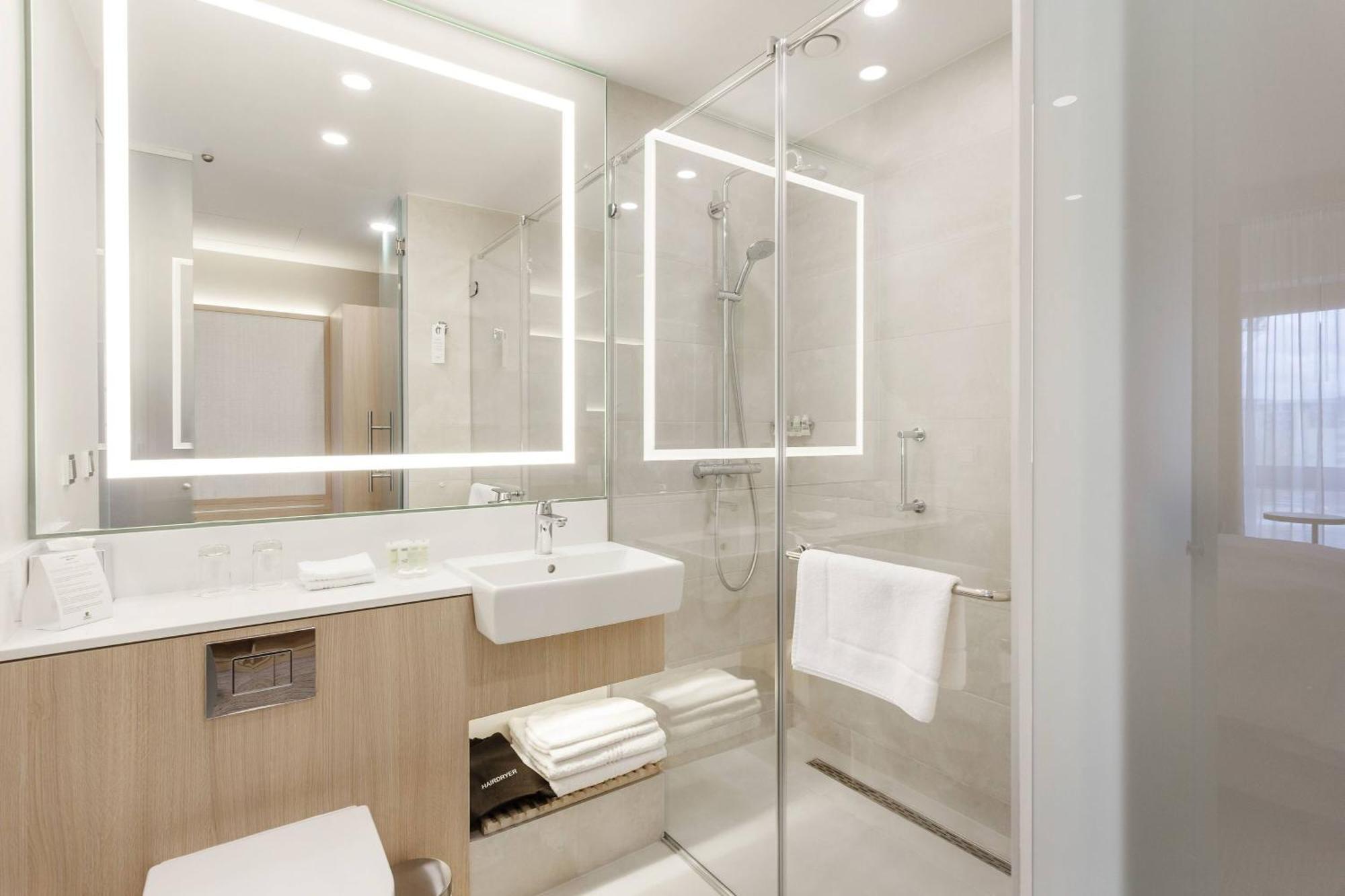 Courtyard By Marriott Vilnius City Center Bagian luar foto