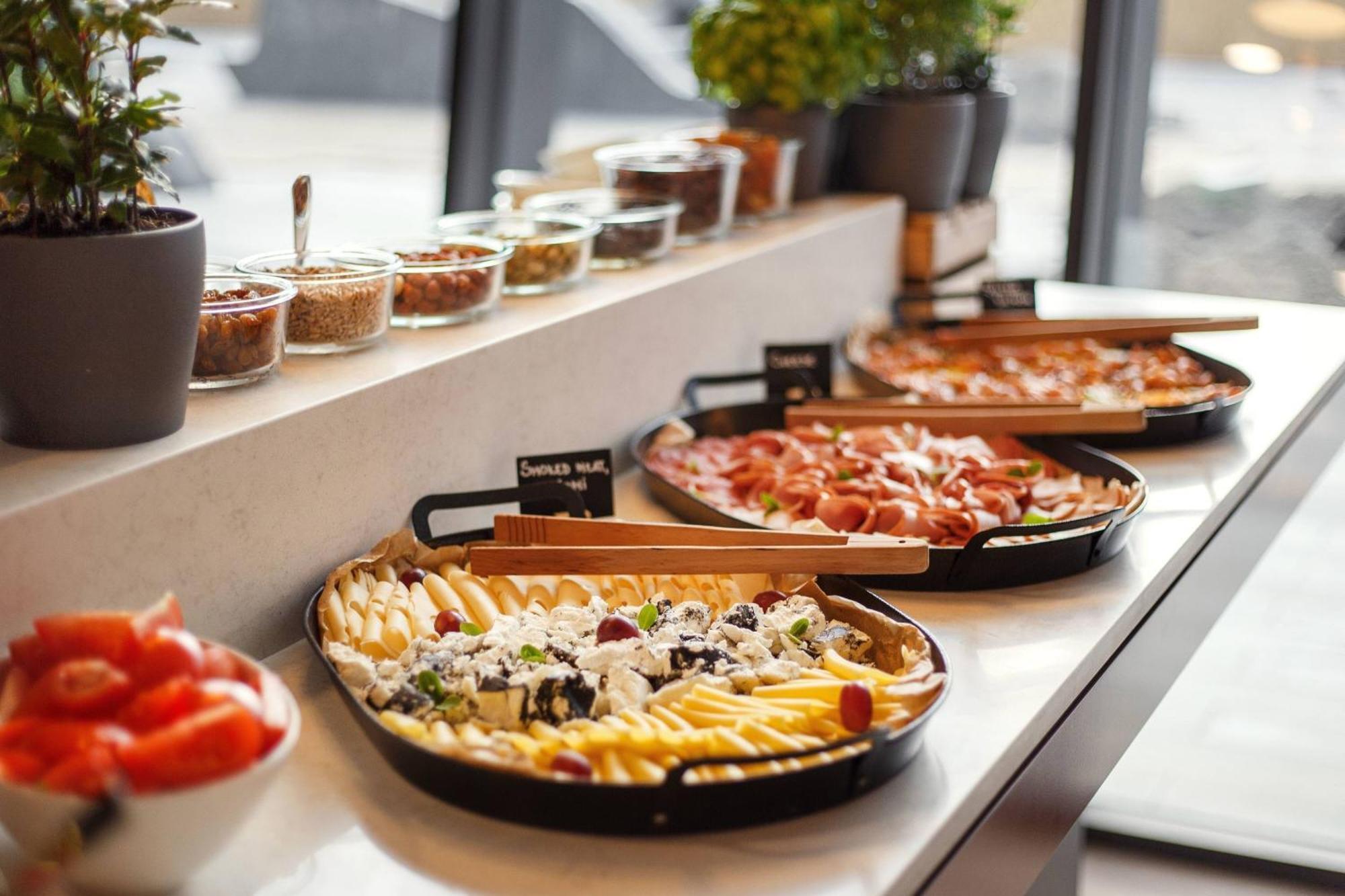 Courtyard By Marriott Vilnius City Center Bagian luar foto