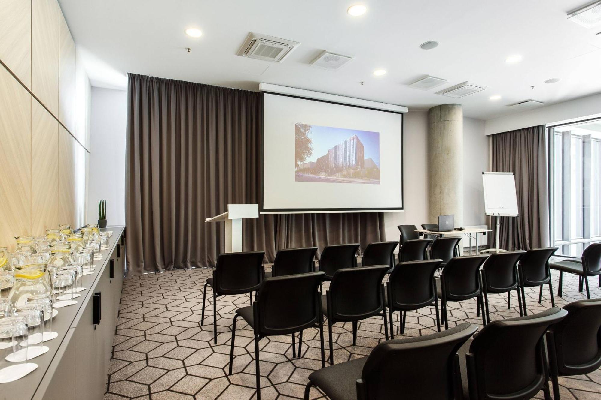 Courtyard By Marriott Vilnius City Center Bagian luar foto