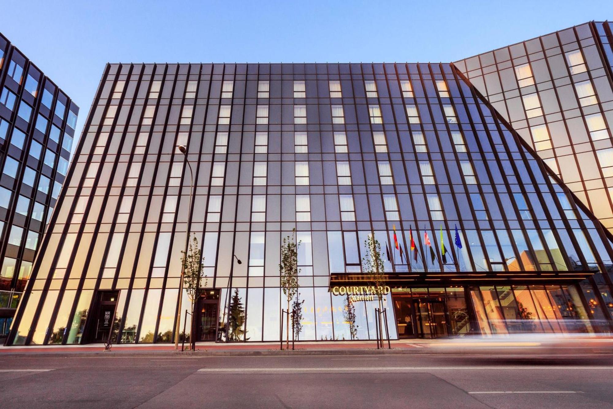 Courtyard By Marriott Vilnius City Center Bagian luar foto