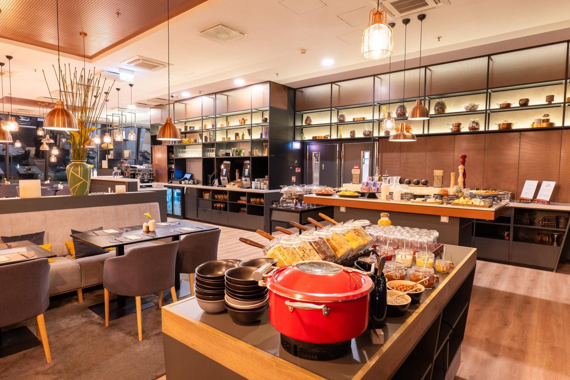 Courtyard By Marriott Vilnius City Center Bagian luar foto